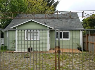 5806 NW Rhododendron St, Newport, OR 97365