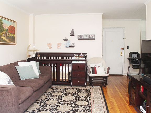 3rd image of 6361 Yellowstone Blvd APT 2G