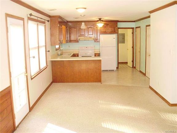 2nd image of 2807 Anglewood Dr