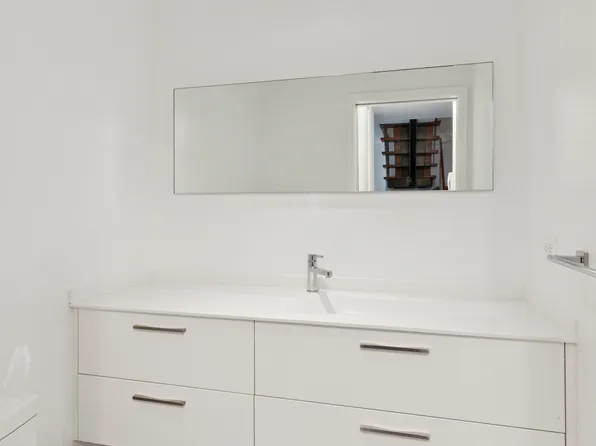 140 Charles Street 2E image 10 of 10