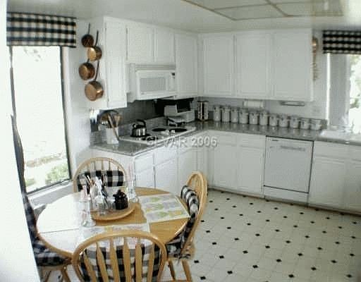 3rd image of 3149 Espanol Dr