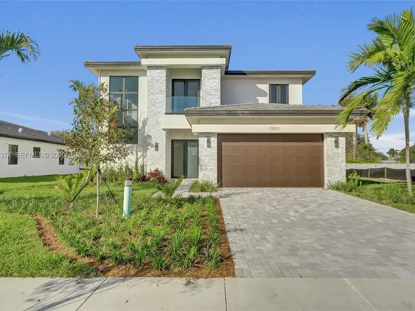13023 Davie Oaks Dr, Fort Lauderdale, FL 33325