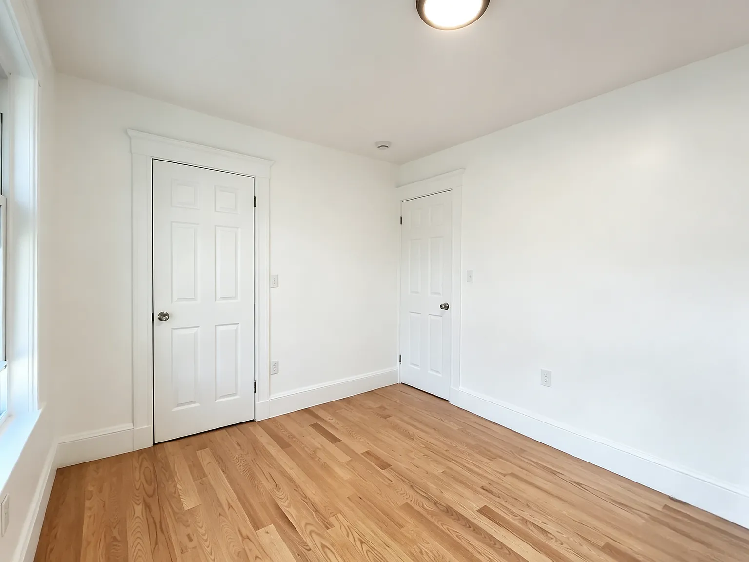 3 bed, 1200 sqft, $3,100 — Photo 2
