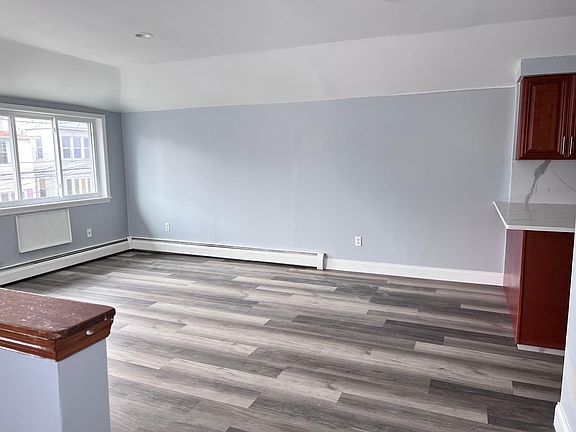 5th image of 2219 125th St Floor 2