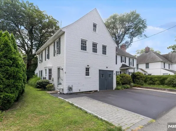 9 Bolton Pl, Fair Lawn, NJ 07410