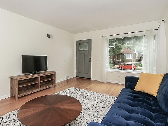 3rd image of 5414 N Melvina Ave