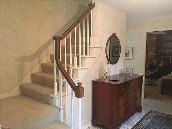 3rd image of 374 Windward Dr