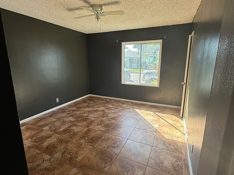 15502 S Berendo Ave — Photo 12
