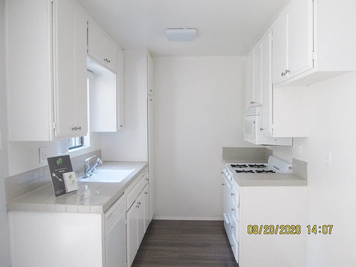 Lido Apartments - 5105 Inglewood Blvd — Photo 2
