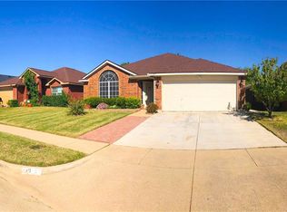 929 Plumeria Dr, Arlington, TX 76002