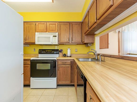 2nd image of 1410 Berkley Cir