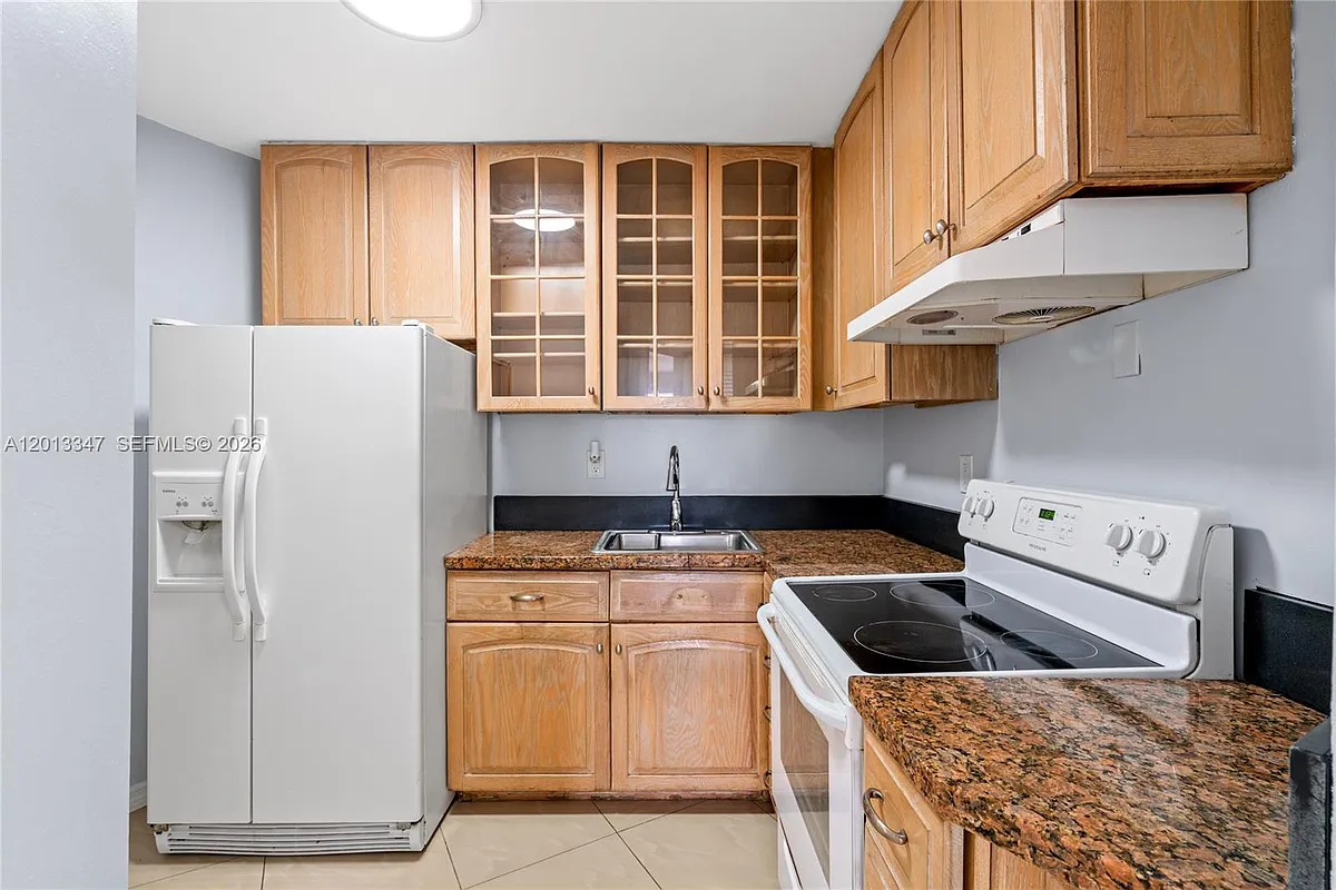 Building Photo - 18638 NE 18th Ave #244