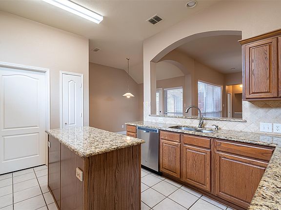 5th image of 6309 Essex Ln