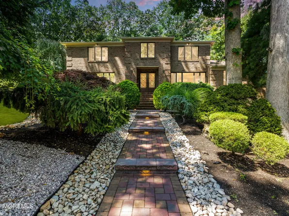 11 Vista Drive, Morganville, NJ 07751