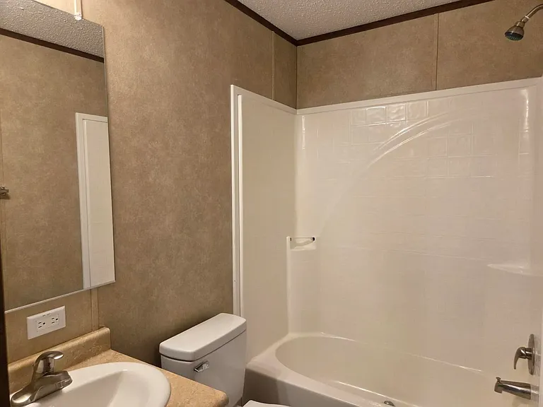 405 Carriage Lane Est — Photo 8