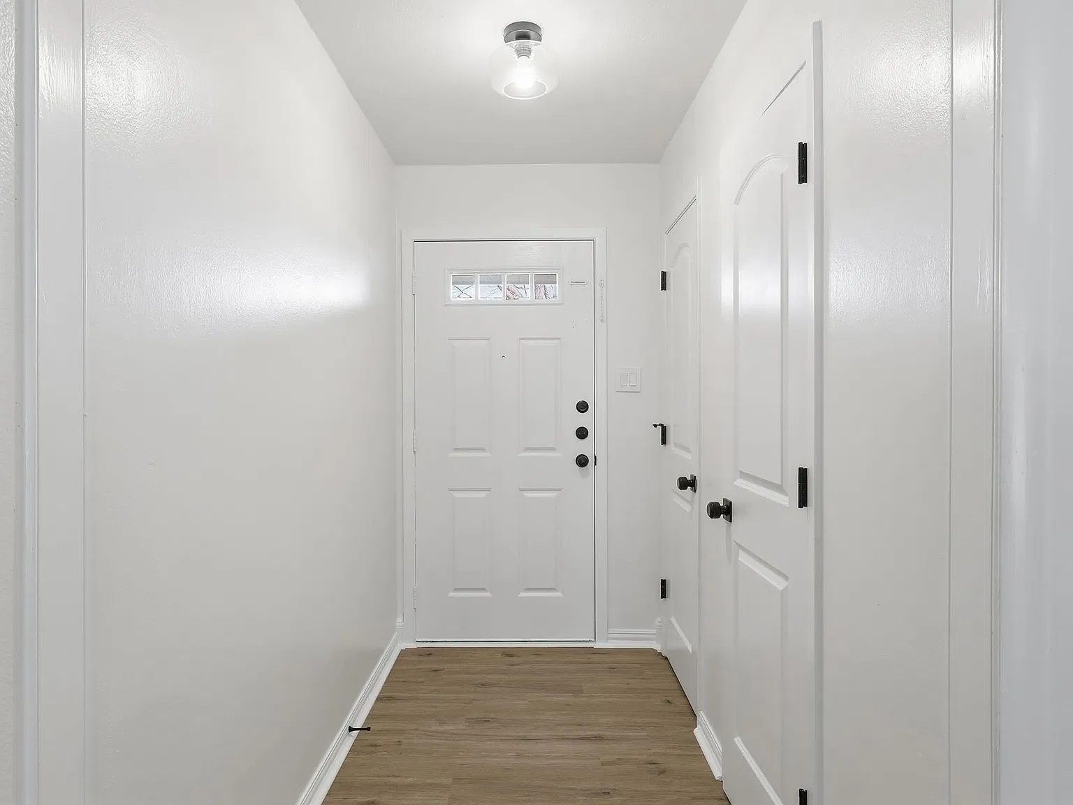 3 bed, 2.0 bath, 1547 sqft, $2,300 — Photo 3