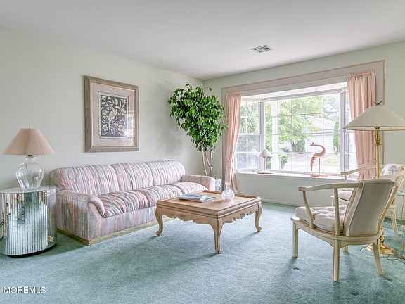 3rd image of 78 Paradise Boulevard