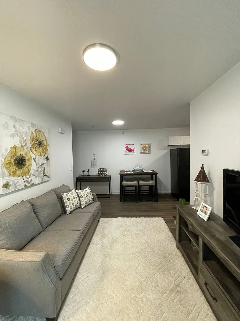 3 Bedroom 2 Bathroom Townhome — Photo 3