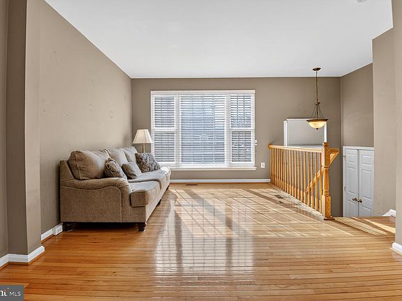 5th image of 9820 Cheshire Ridge Cir