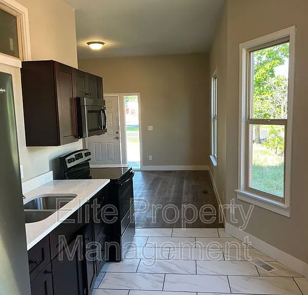 713 W Abriendo Ave #A — Photo 6