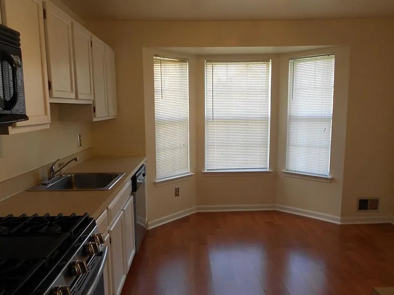 617 Hampshire Dr — Photo 1