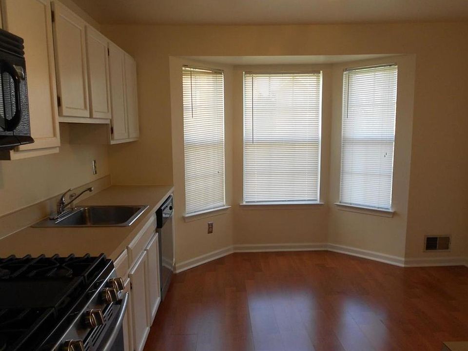 1st image of 617 Hampshire Dr