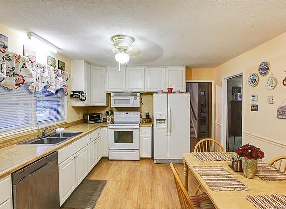 5th image of 1733 Aster Ln