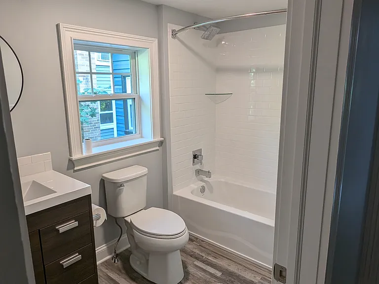 72 Big Tree St — Photo 9