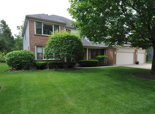 2942 Whispering Oaks Dr, Buffalo Grove, IL 60089