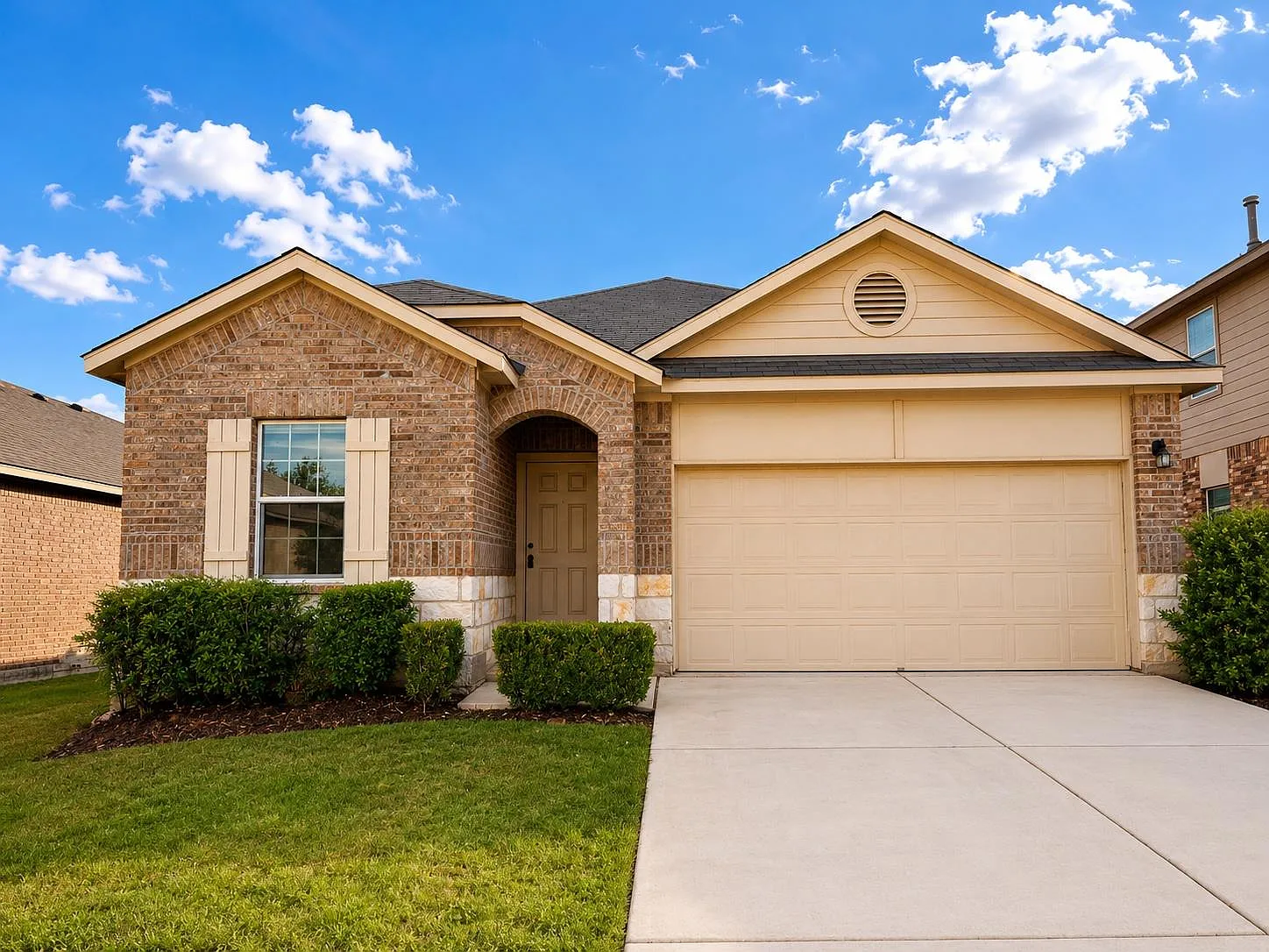 4 bed, 2.0 bath, 1789 sqft, $2,025 — Photo 2