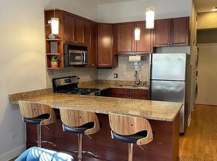2025 W Erie St APT 1R, Chicago, IL 60612