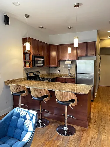 2025 W Erie St #1R Photo 1