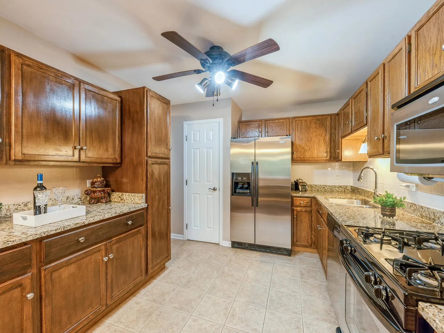 2 bed, 1123 sqft, $2,300 — Photo 3