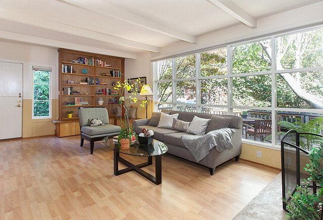 Lvg Rm w/Built-in Shelving