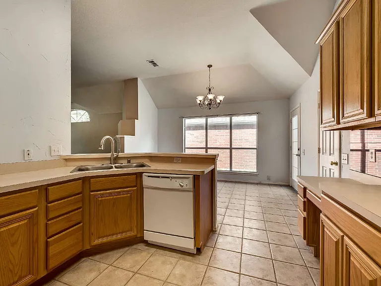 5909 Berkshire Rd — Photo 9