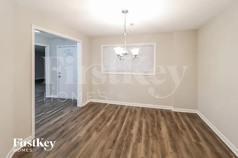 3 bed, 2.0 bath, 2310 sqft, $2,205 — Photo 4