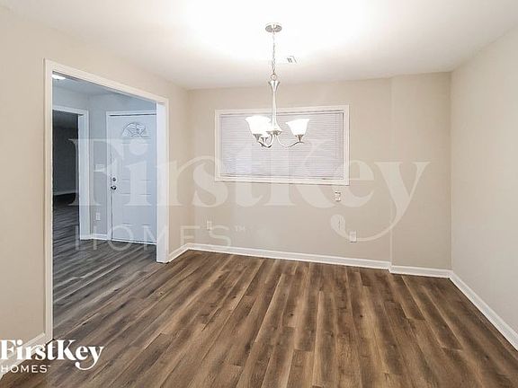 4th image of 2483 Kings Park Cir