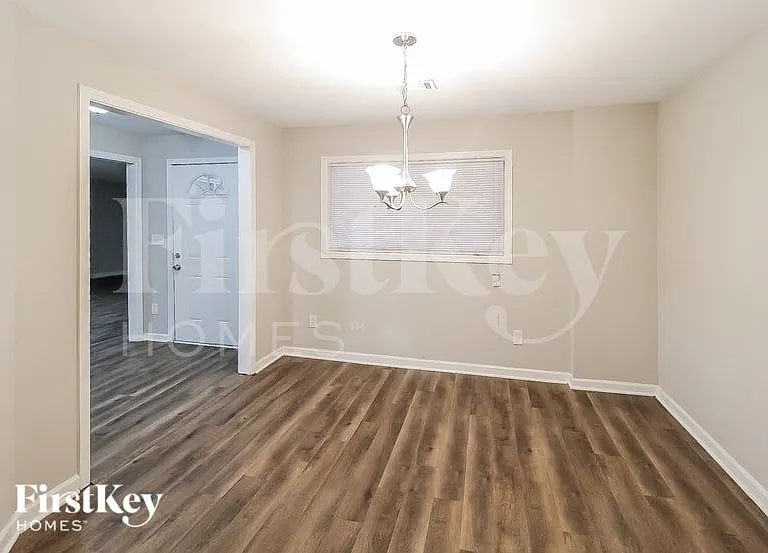 2483 Kings Park Cir — Photo 4