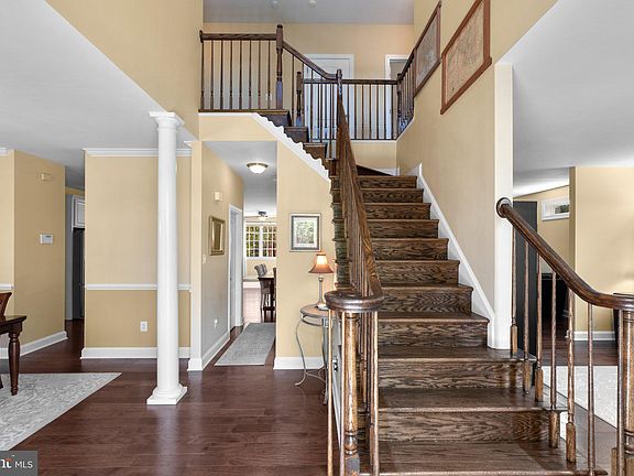 4th image of 302 Listman Ct