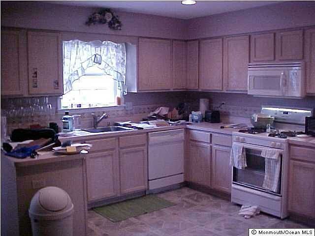 2nd image of 1244 Mizzen Ave