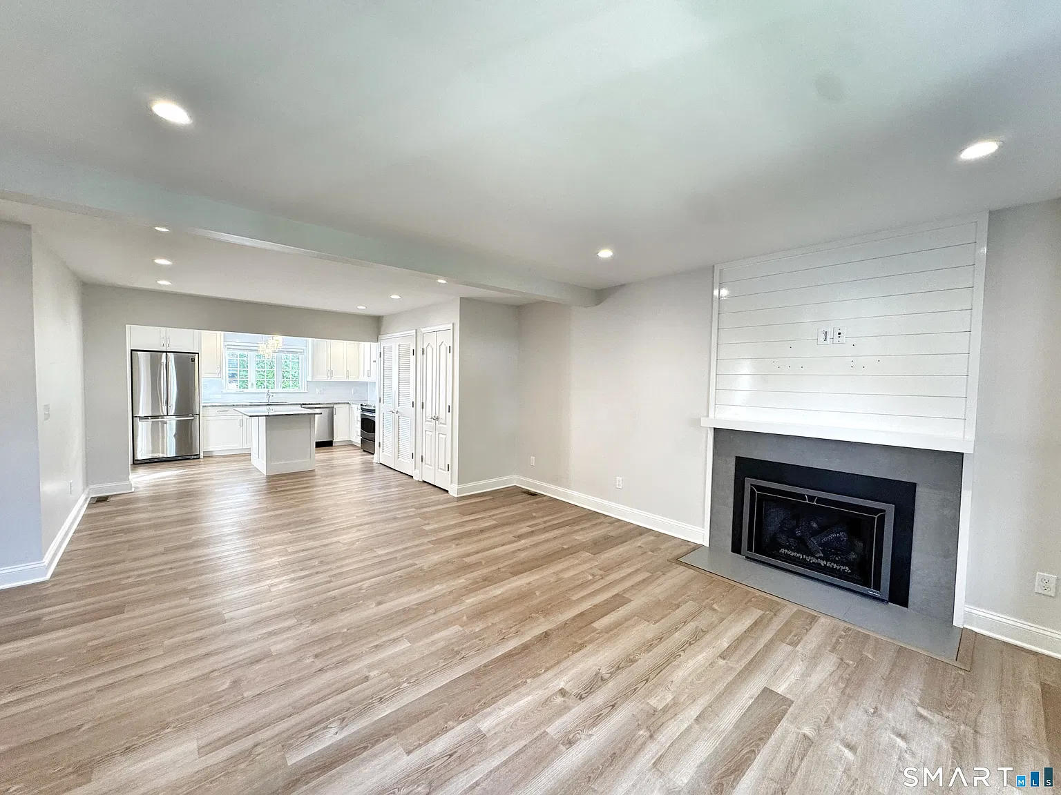 3 bed, 3.0 bath, 2000 sqft, $5,195 — Photo 4