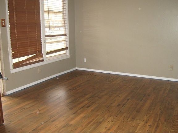 2nd image of 1711 Jackson Dr