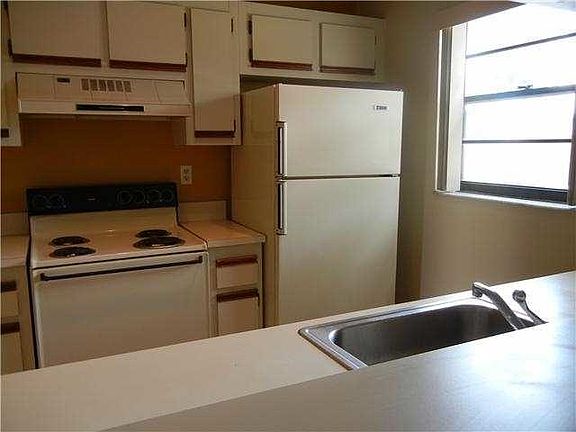 5th image of 18290 Mediterranean Blvd APT 505