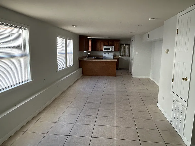 Open plan living/dining room
