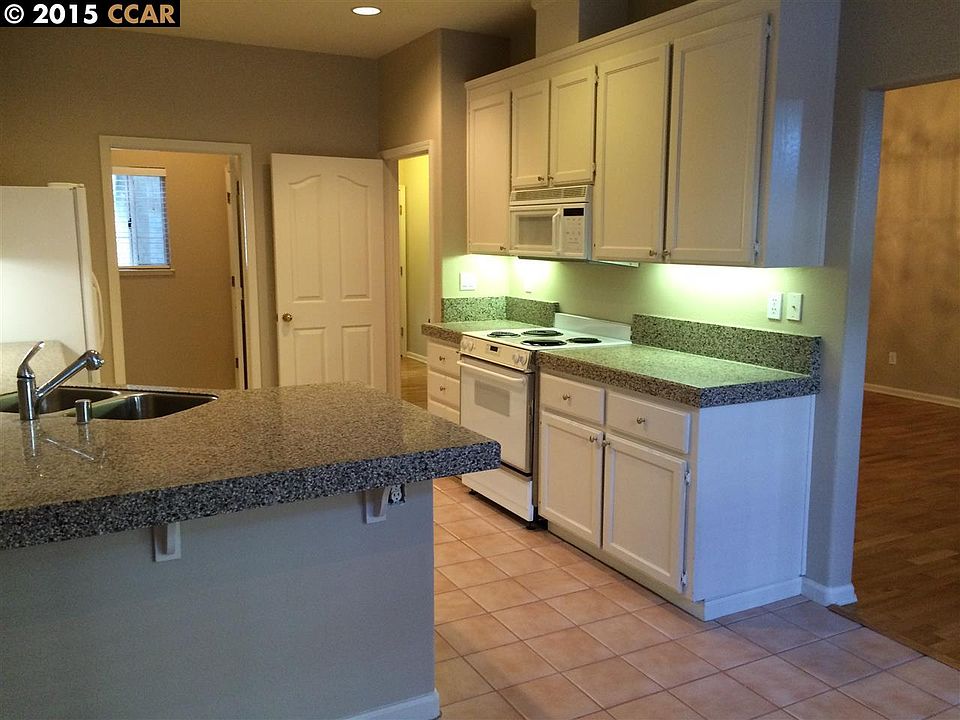 2nd image of 40 Copperfield Ln