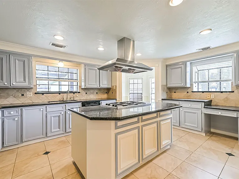 1410 Osborne Dr — Photo 9