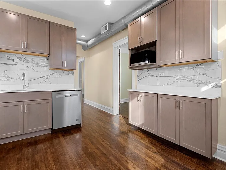 4351 N Bell Ave #2R — Photo 3