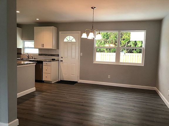 3rd image of 39 Briggs Dr