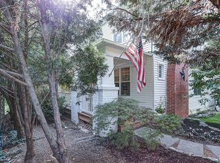 10525 Mereworth Ln, Oakton, VA 22124