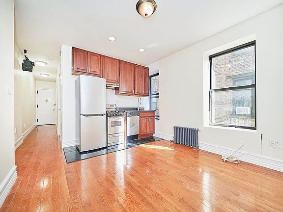 2nd image of 510 Amsterdam Ave APT 5a